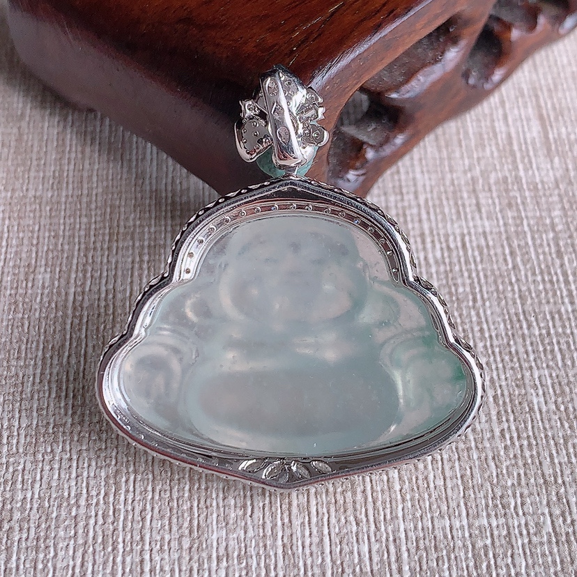 天然A货翡翠18K金伴钻镶嵌白月光佛公吊坠 
尺寸39.2-35.2-10.6裸石22.3-32.2