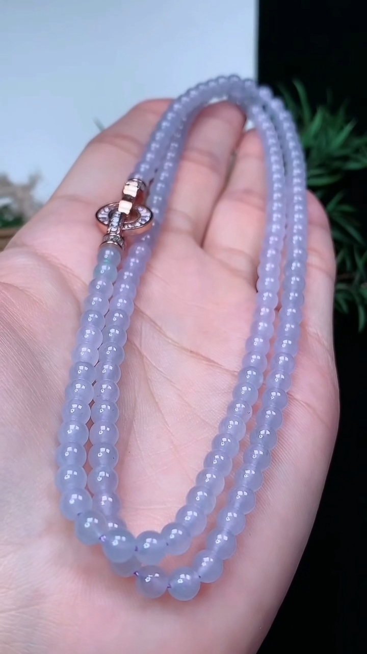 天然A货翡翠白冰圆珠项链，尺寸4.5-138颗，重量:23.63g3月22日
工厂直销收藏佳品,种好水足，色泽均匀，有种有色，上手高大气！