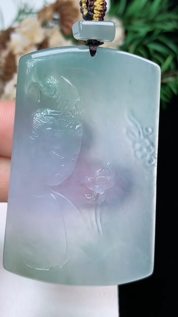 天然A货翡翠观音头吊坠，尺寸54.5-35.4-4.9，重量:23.69g
3月22日