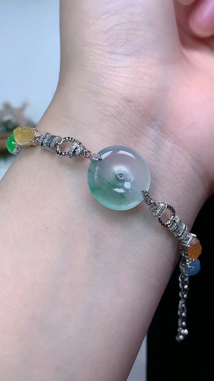 天然A货翡翠飘花平安扣手链，尺寸15.4-4，重量:9.37g
3月22日