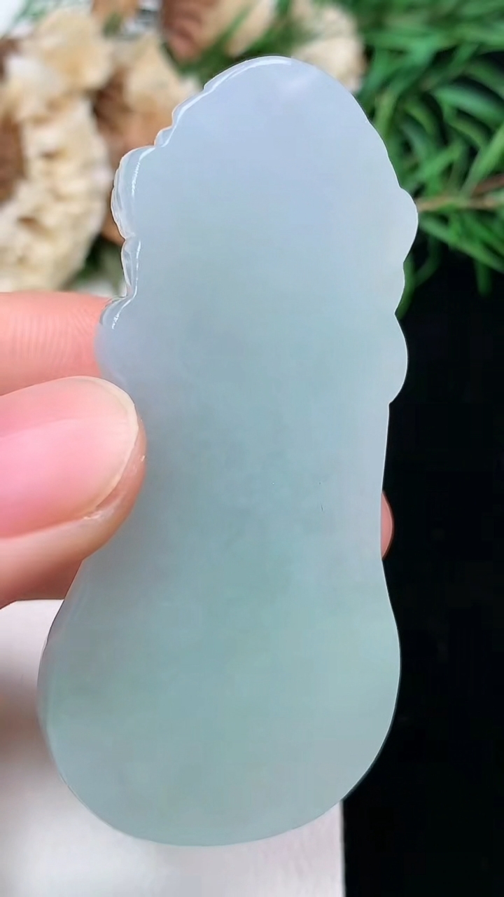 天然A货翡翠观音头吊坠，尺寸59.8-28.5-8.5，重量:32.00g
3月22日