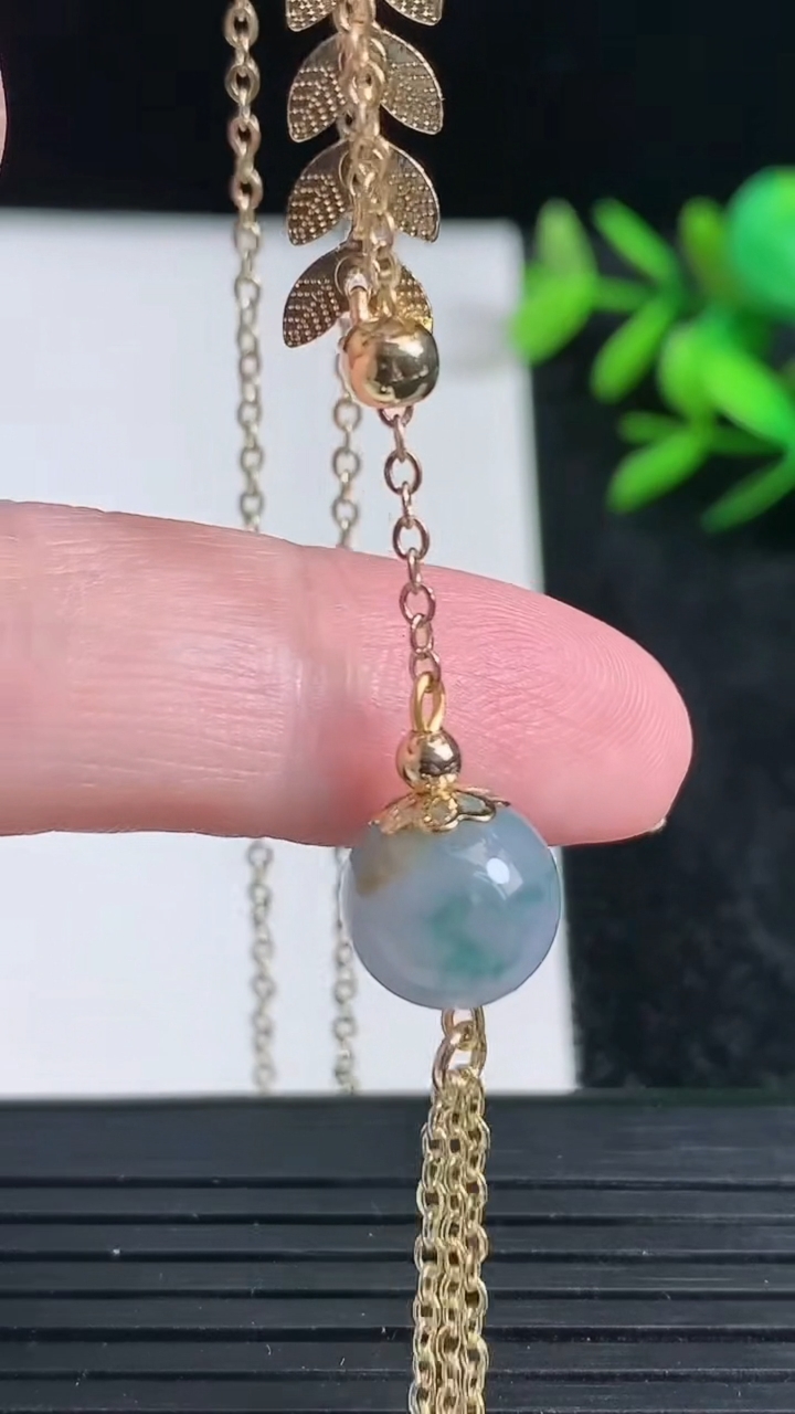 天然A货翡翠紫罗兰飘花圆珠吊坠，尺寸10，重:4.11g
3月22日