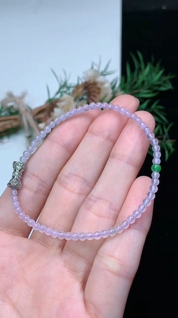 天然A货翡翠白冰小米珠手串，尺寸2.8-62颗，重量:3.12g3月22日
工厂直销收藏佳品,种好水足，色泽均匀，有种有色，上手高大气！