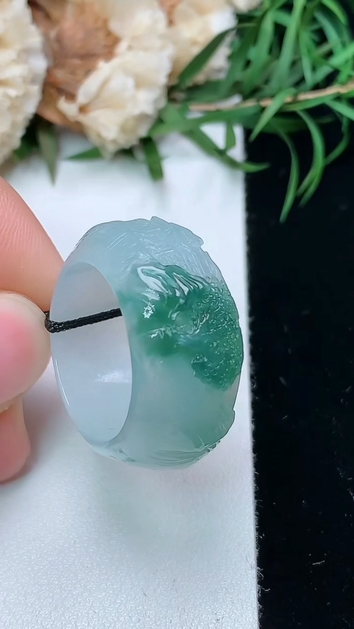 天然A货翡翠山水指环扳指，尺寸18-12-4，重量:8.43g2026年3月22日
工厂直销收藏佳品