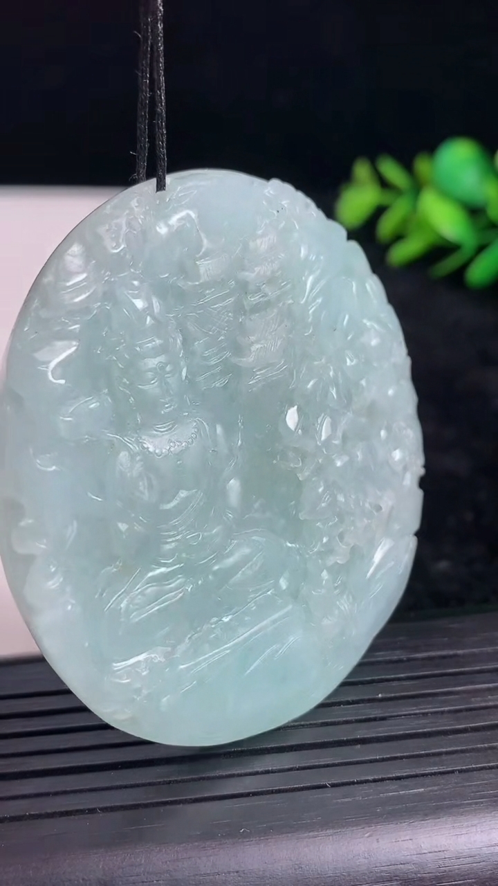 天然A货翡翠山水大势至菩萨吊坠尺寸57.9-53.3-8.2重量:54.50g
3月22日