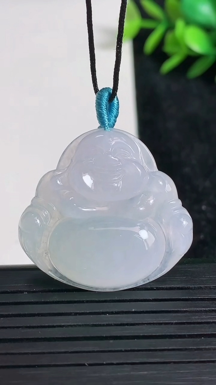 天然A货翡翠佛公吊坠尺寸29.9-31.8-5.8重量:8.48g
3月22日