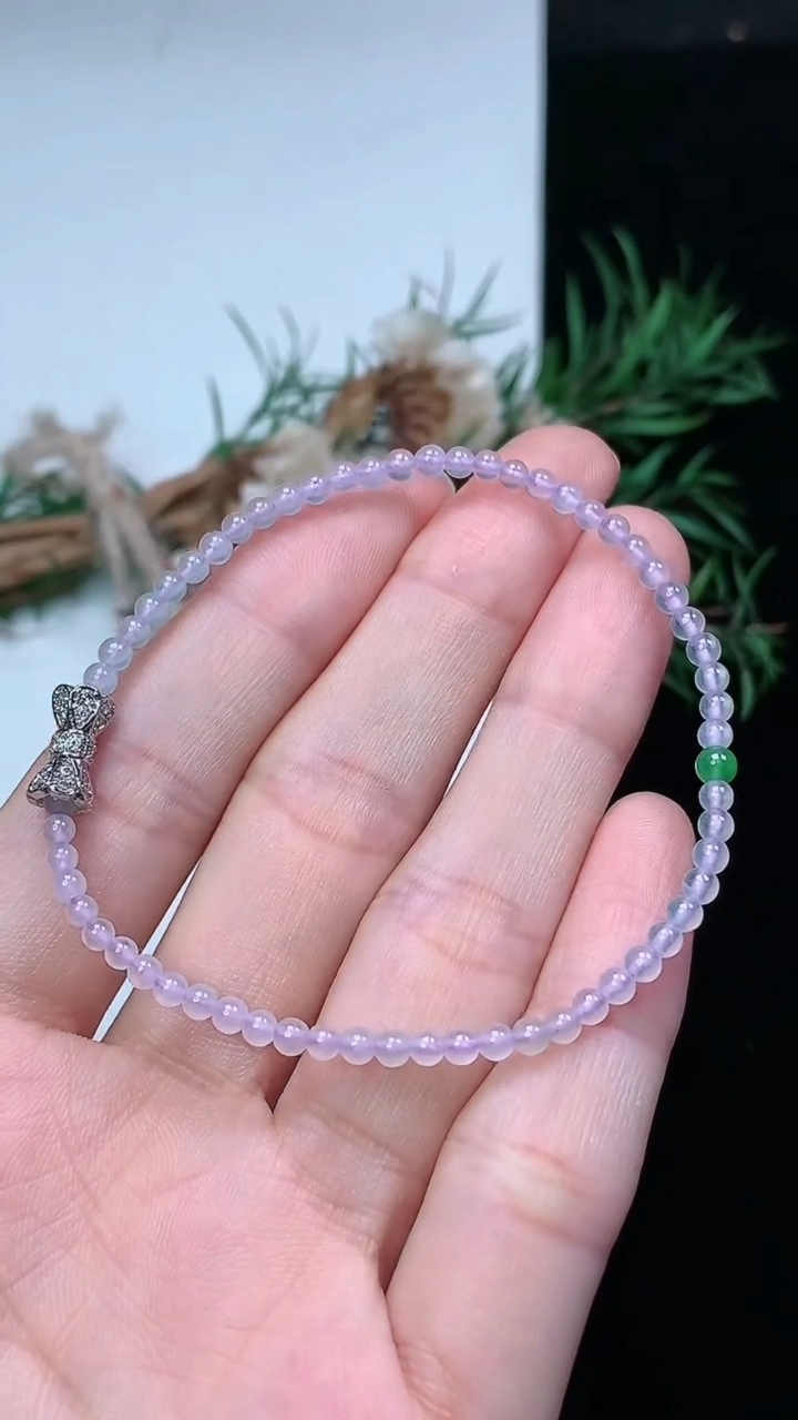 天然A货翡翠白冰小米珠手串，尺寸2.8-62颗，重量:3.12g3月22日
工厂直销收藏佳品,种好水足，色泽均匀，有种有色，上手高大气！