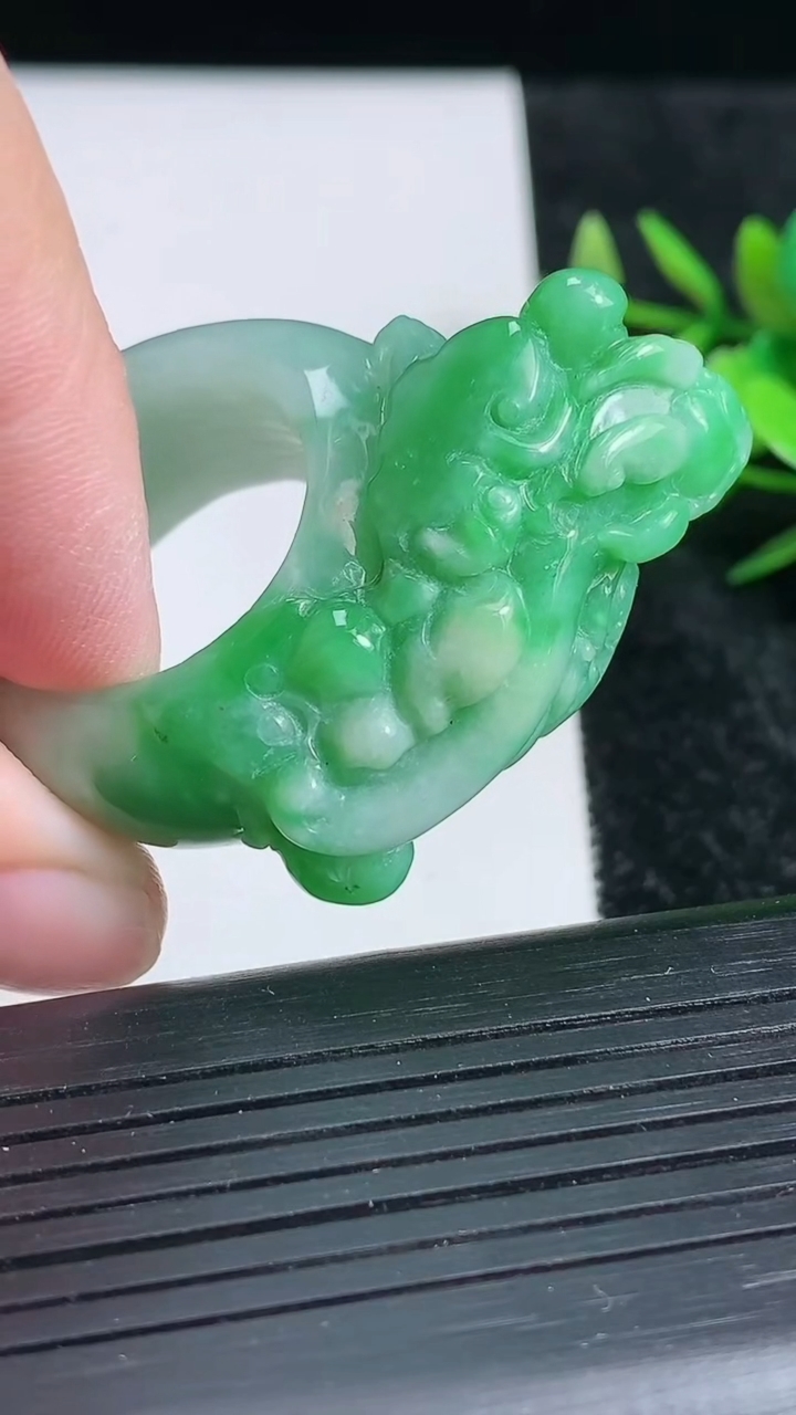 天然A货翡翠貔貅指环扳指，尺寸21-18-14.5，重:g2026年3月22日
工厂直销收藏佳品,种好水足，色泽均匀，有种有色，上手高大气！
