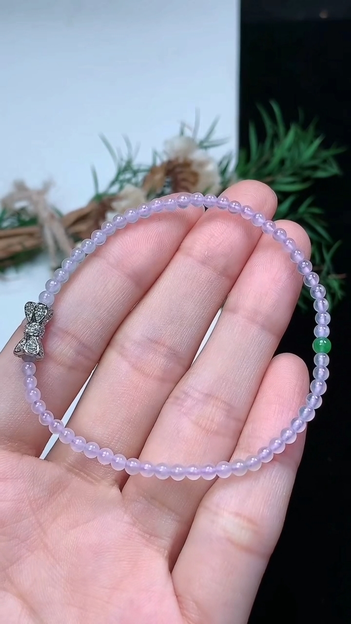 天然A货翡翠白冰小米珠手串，尺寸2.8-62颗，重量:3.12g3月22日
工厂直销收藏佳品,种好水足，色泽均匀，有种有色，上手高大气！