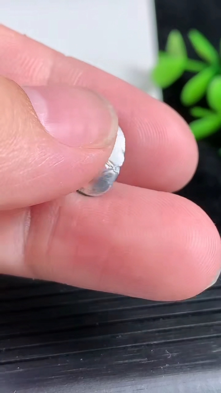 天然A货翡翠蛋面镶嵌件，尺寸11.6-7.8-4.2，重:0.64g
3月22日