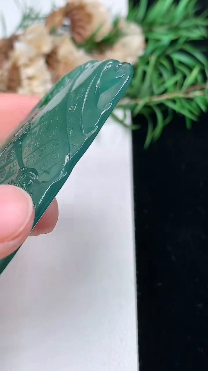 天然A货翡翠蓝水观音头吊坠，尺寸57-36.2-5.4，重量:19.03g
3月22日