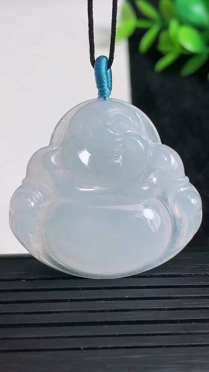 天然A货翡翠佛公吊坠尺寸34.3-36.9-5.9重量:10.80g
3月22日