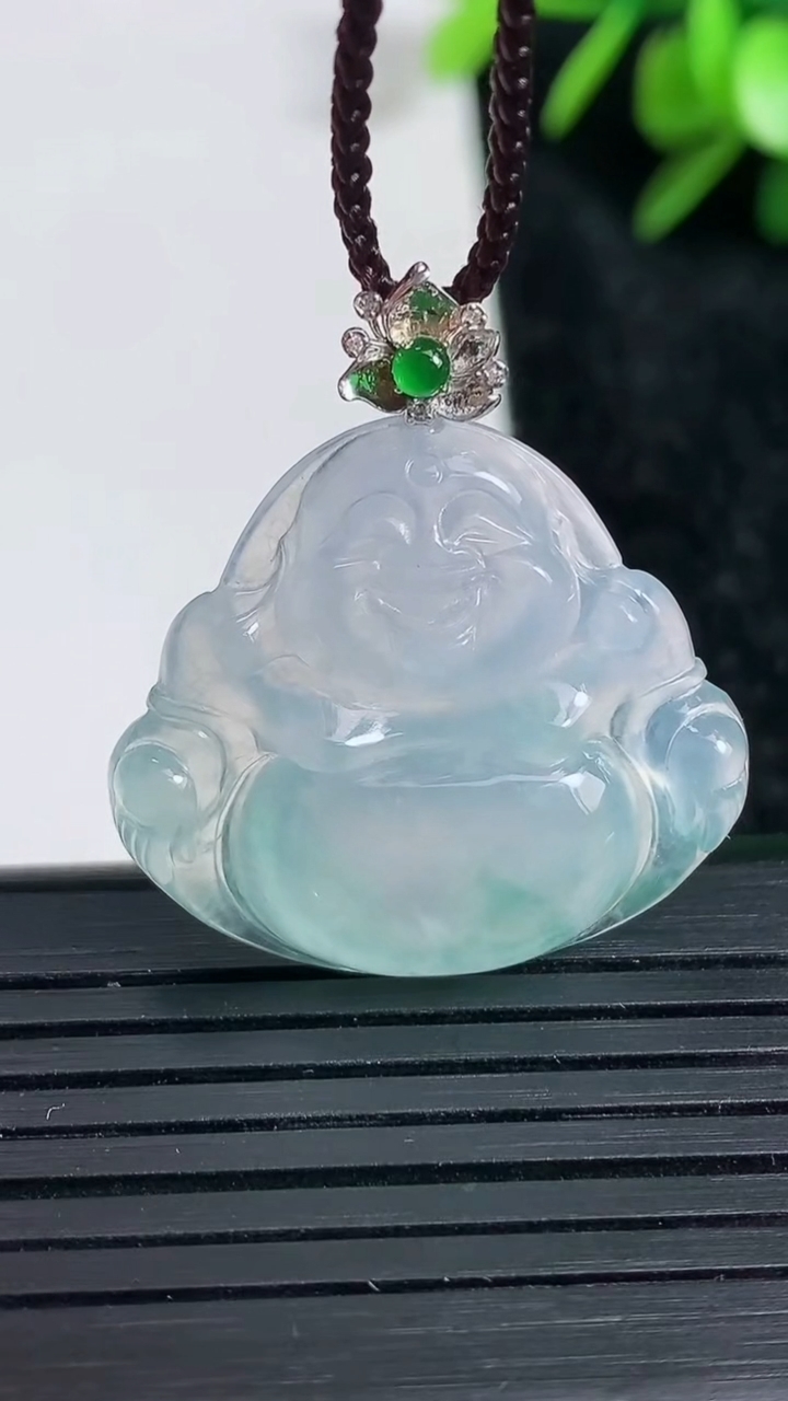 天然A货翡翠种飘花佛公吊坠尺寸25.4-28-4.8重量5.90g
3月22日