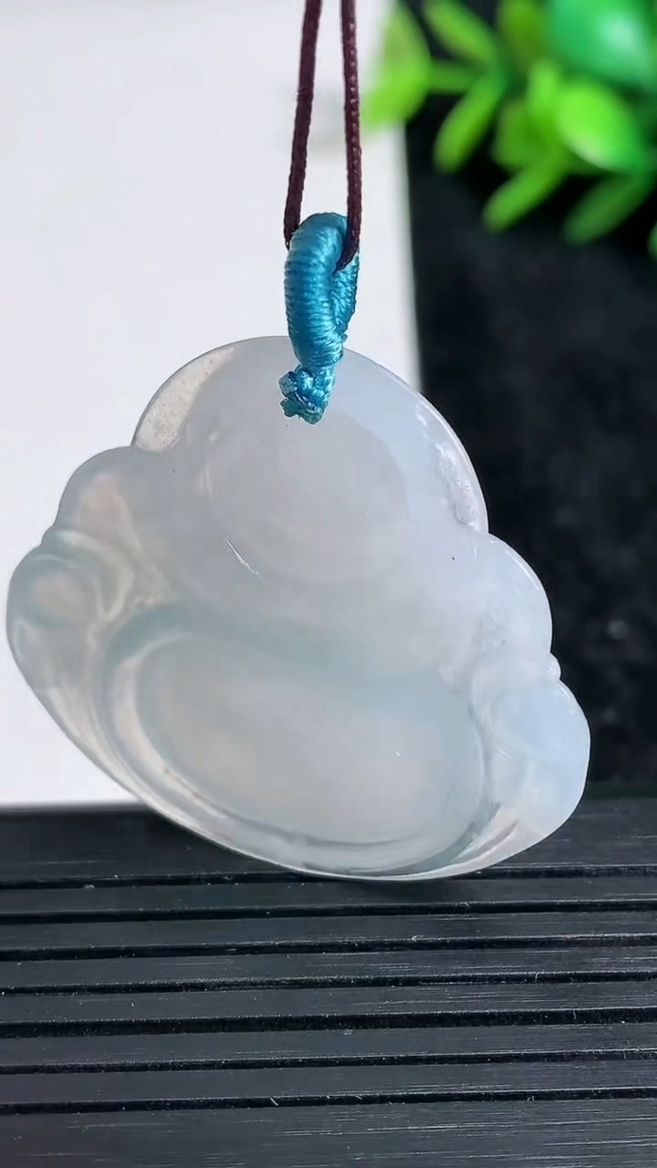 天然A货翡翠佛公吊坠尺寸33.7-35.9-5.8重量:9.84g
3月22日