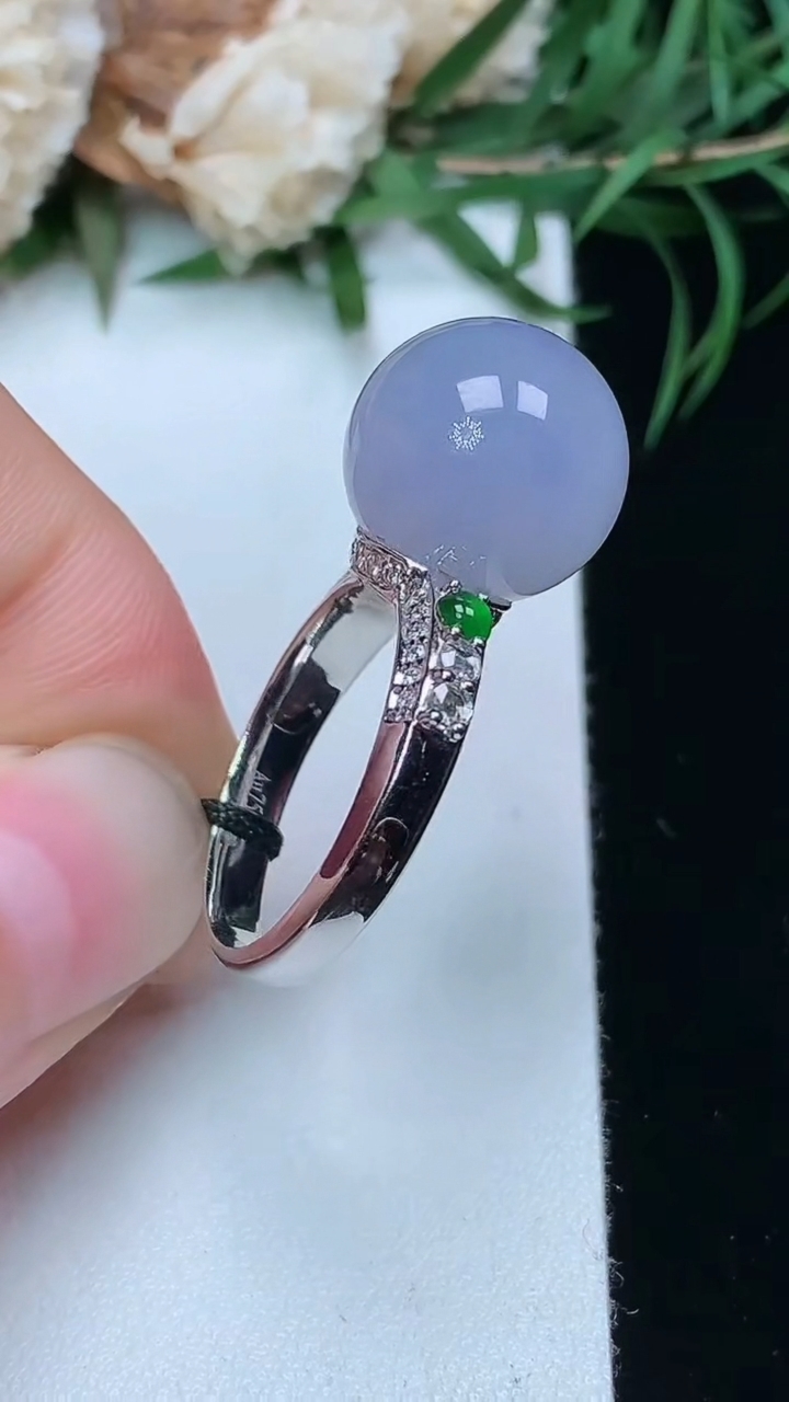 天然A货翡翠紫罗兰圆珠戒指，尺寸17-12.5，重量:6.67g2026年3月22日
工厂直销收藏佳品,种好水足，色泽均匀，有种有色，上手高大气！