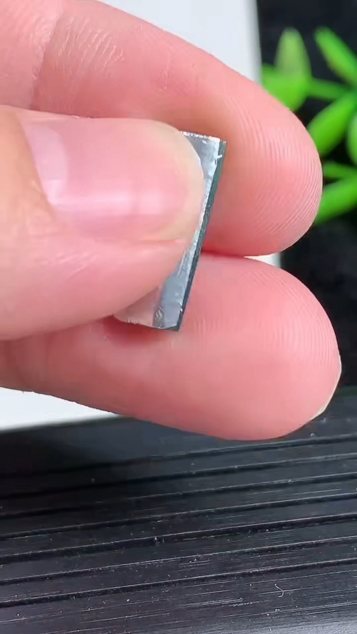 天然A货翡翠马鞍戒面，尺寸16.4-6.2-3.5，重:0.90g2026年3月22日
工厂直销收藏佳品,种好水足，色泽均匀，有种有色，上手高大气！