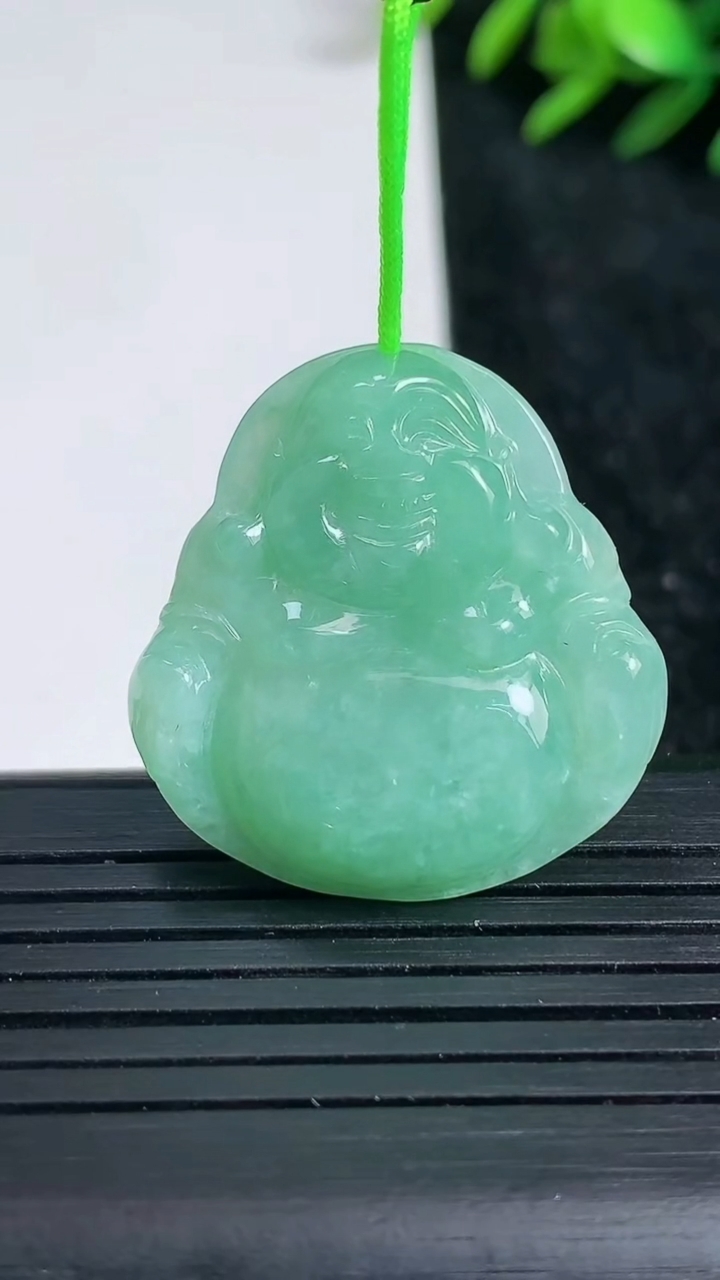 天然A货翡翠佛公吊坠尺寸28.5-27.8-5.8重量:8.06g
3月22日