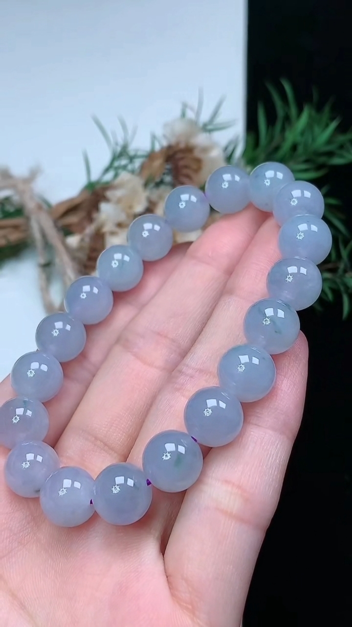 天然A货翡翠紫罗兰 飘花圆珠手串，尺寸9.7-19颗，重量:31.59g3月22日
工厂直销收藏佳品,种好水足，色泽均匀，有种有色，上手高大气！