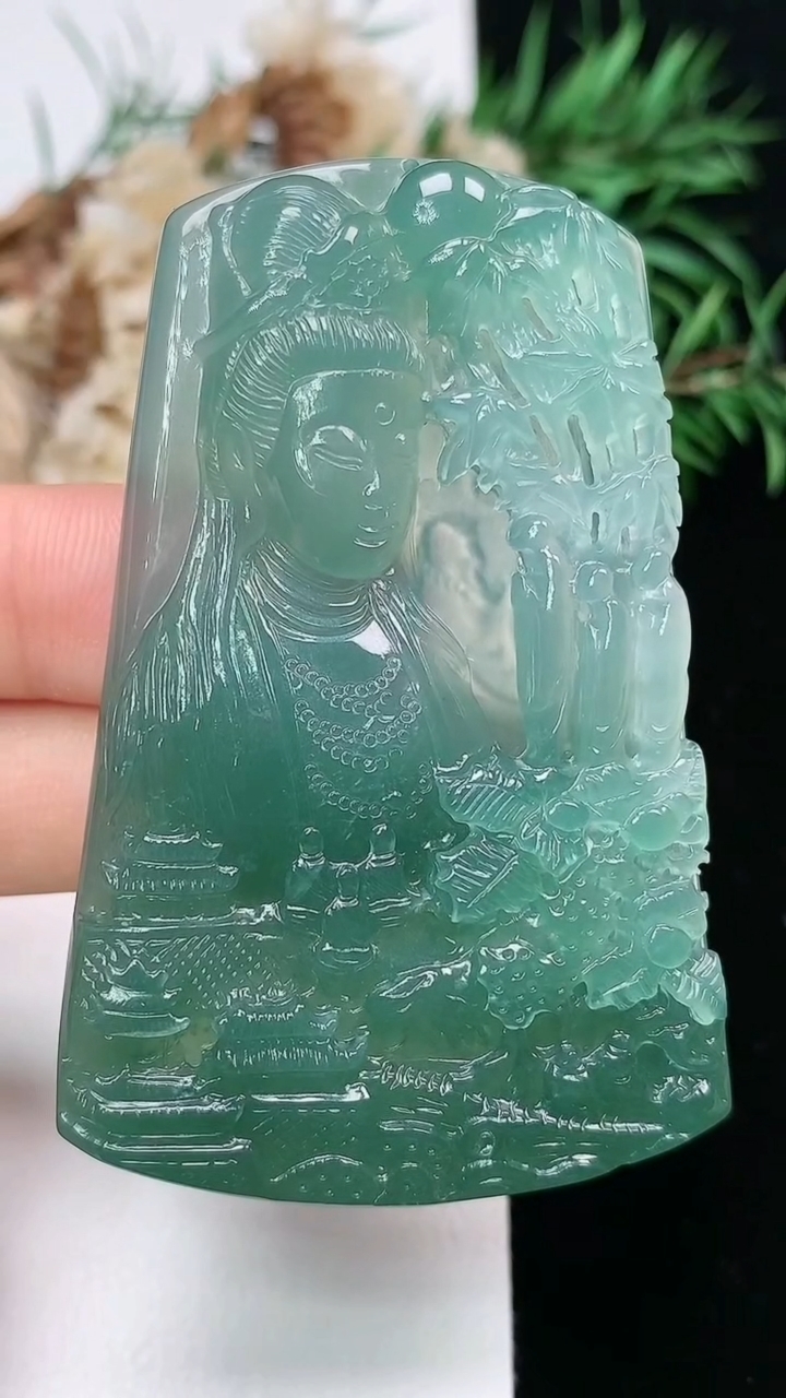 天然A货翡翠蓝水观音菩萨吊坠，尺寸61.3-39.8-6.2，重量:29.29g
3月22日