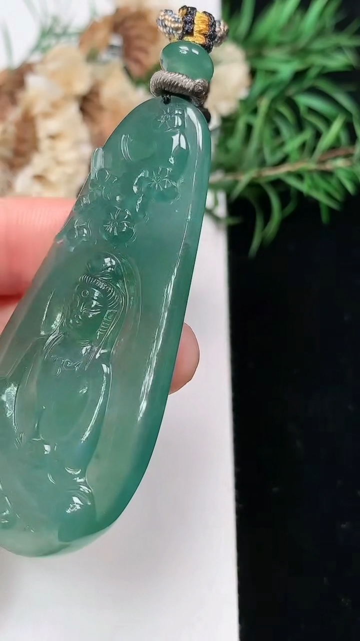 天然A货翡翠蓝水观音菩萨吊坠，尺寸59.2-27.6-5.6，重量:20.71g
3月22日