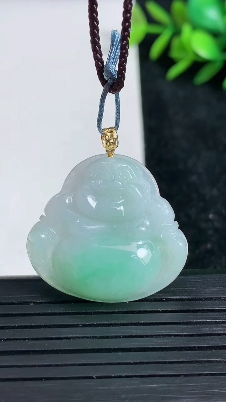 天然A货翡翠佛公吊坠尺寸26.3-28.7-5.7重量:6.34g
3月22日