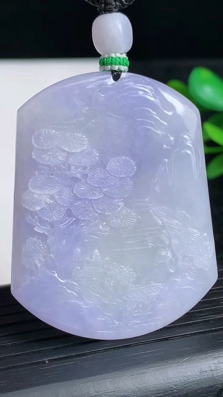 天然A货翡翠紫罗兰山水牌吊坠尺寸50.2-40.4-4.4重量:25.87g
3月22日