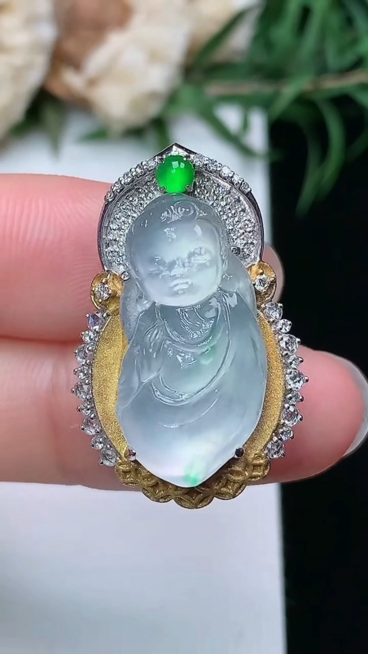 天然A货翡翠天使宝宝吊坠，尺寸27.6-18-9.8，裸石21.5-11，重量:6.15g
3月22日