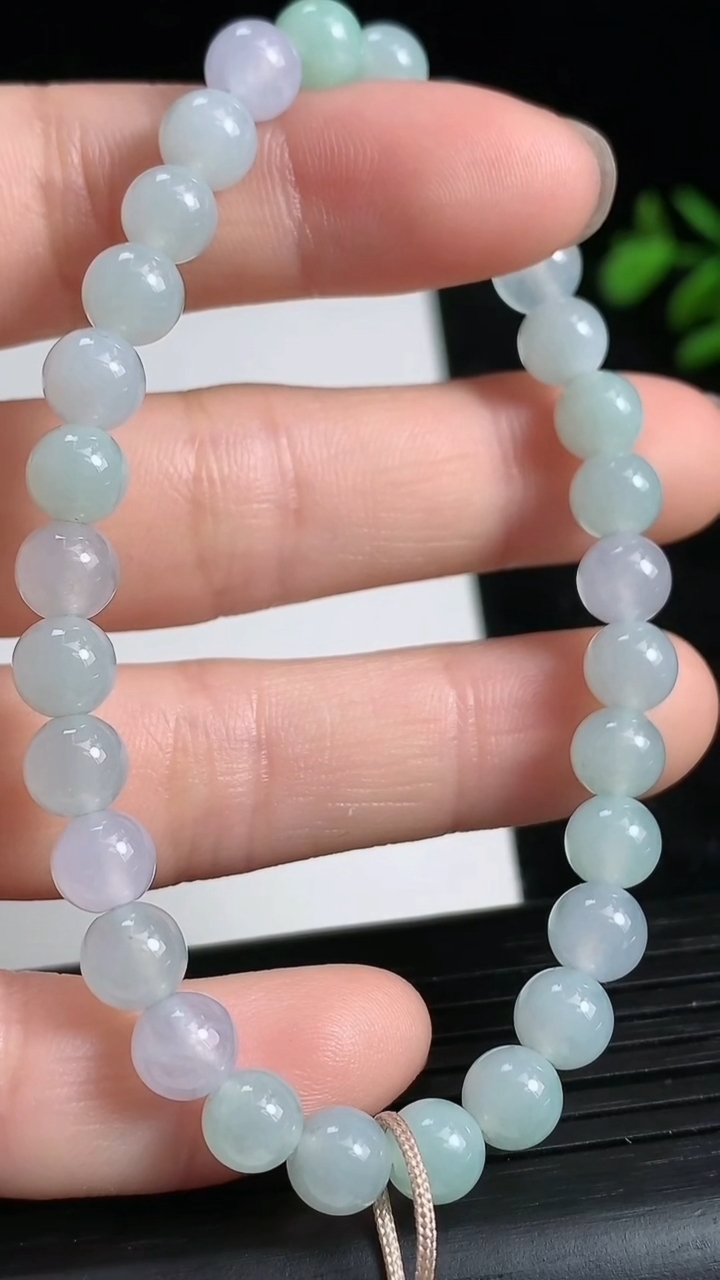 天然A货翡翠圆珠手串尺寸6.1-30颗重量:12.30g3月22日
工厂直销收藏佳品,种好水足，色泽