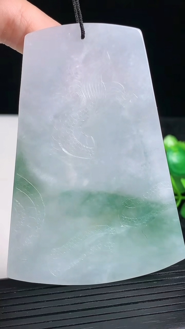 天然A货翡翠祥龙大势至菩萨吊坠尺寸78.4-55.4-4.3重量:41.32g
3月22日