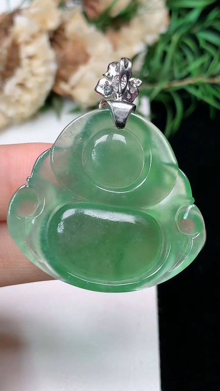 天然A货翡翠佛公吊坠，尺寸30.4-34-6.5，重量:11.12g
3月22日