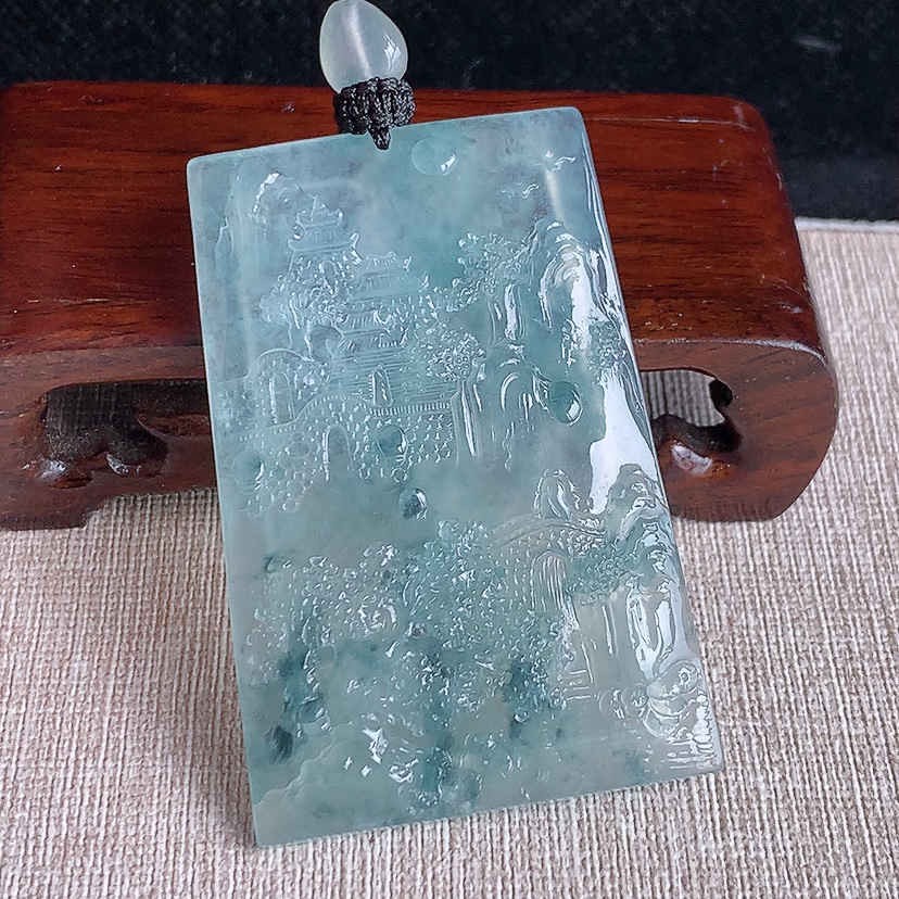 天然A货翡翠飘花意境山水牌吊坠 
尺寸62.8-41-5.6mm 重量40.44g 0320