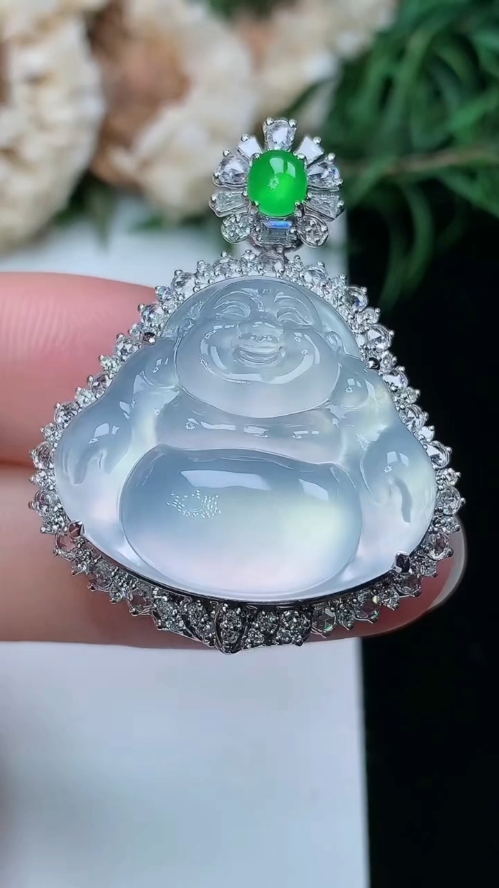 天然A货翡翠白冰佛公吊坠，尺寸35-28.2-12.2，裸石20.4-23.6，重量:11.56g
3月22日，重量:11.56g