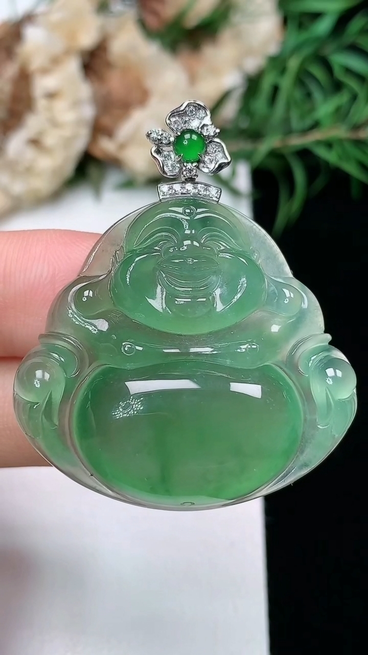 天然A货翡翠佛公吊坠，尺寸30.4-34-6.5，重量:11.12g
3月22日