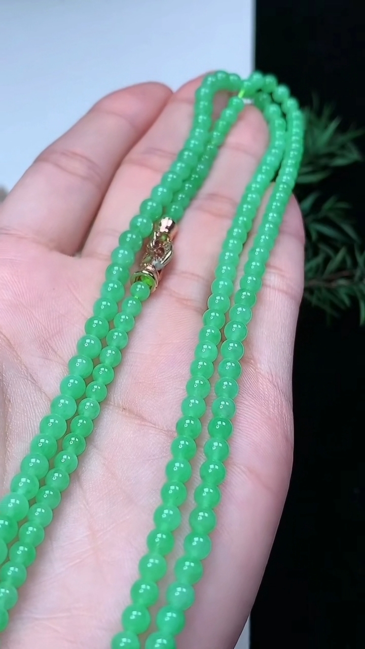 天然A货翡翠圆珠项链，尺寸4.2-162颗，重量:18.16g
3月22日