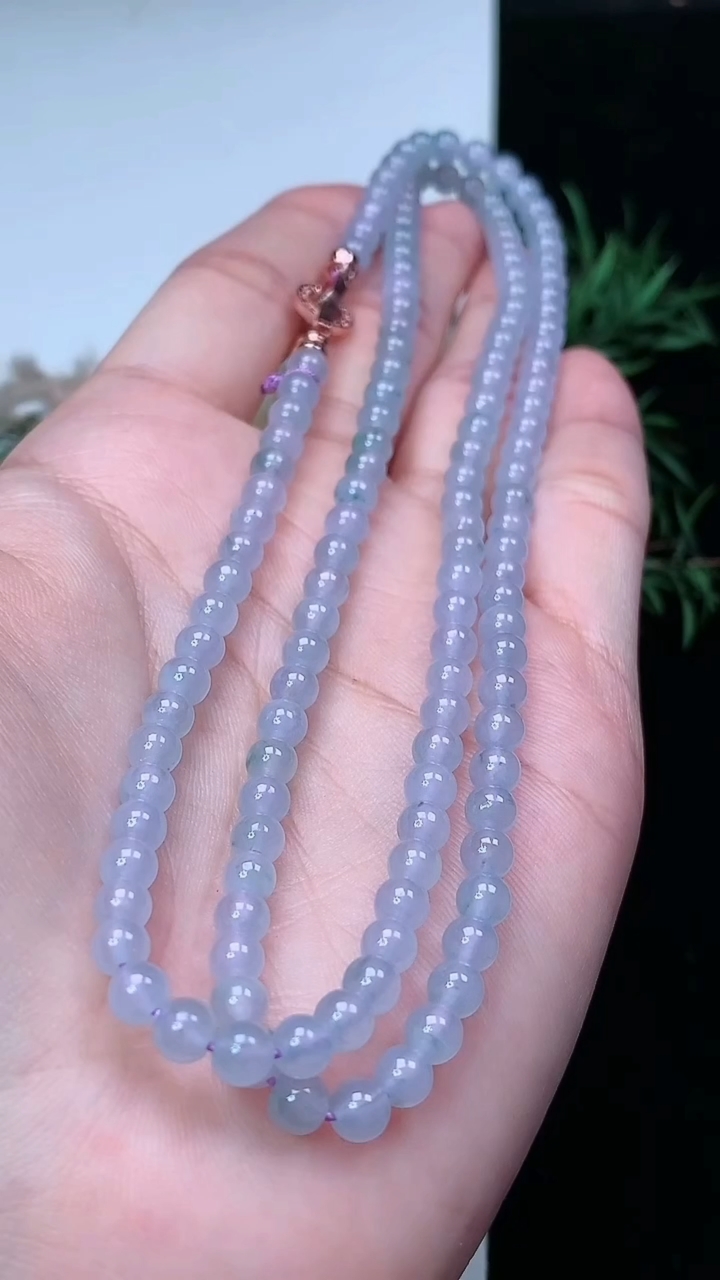 天然A货翡翠飘花圆珠项链，尺寸4.4-138颗，重量:22.43g3月22日
工厂直销收藏佳品,种好