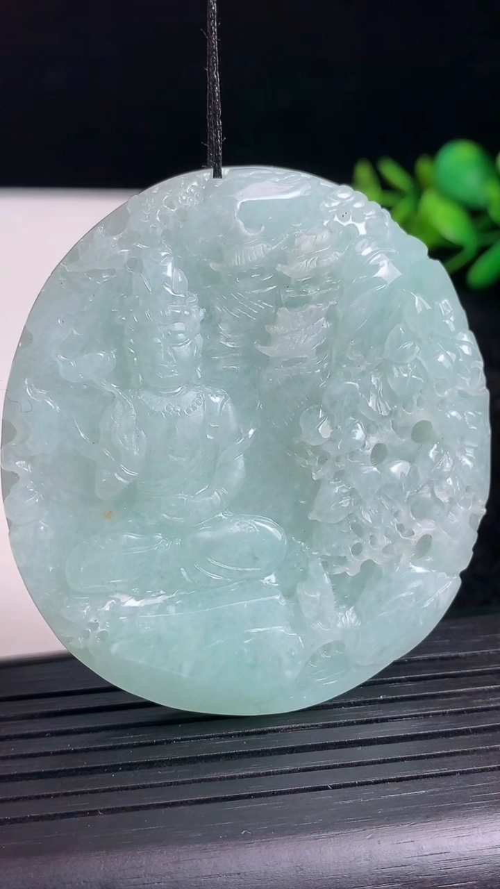 天然A货翡翠山水大势至菩萨吊坠尺寸57.9-53.3-8.2重量:54.50g
3月22日