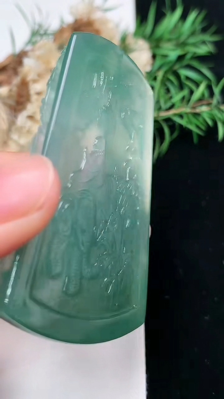 天然A货翡翠蓝水观音菩萨吊坠，尺寸61.3-39.8-6.2，重量:29.29g
3月22日