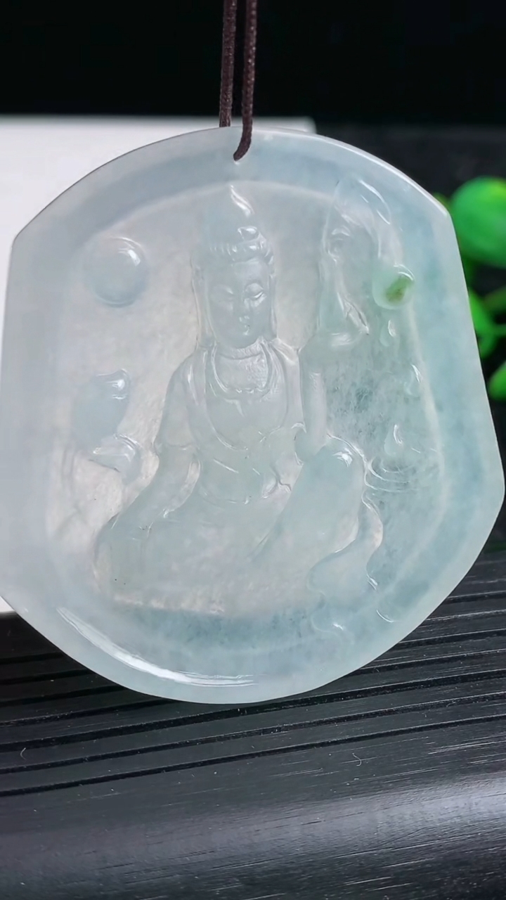 天然A货翡翠观音菩萨吊坠，尺寸53.5-49-4，重:g
3月22日