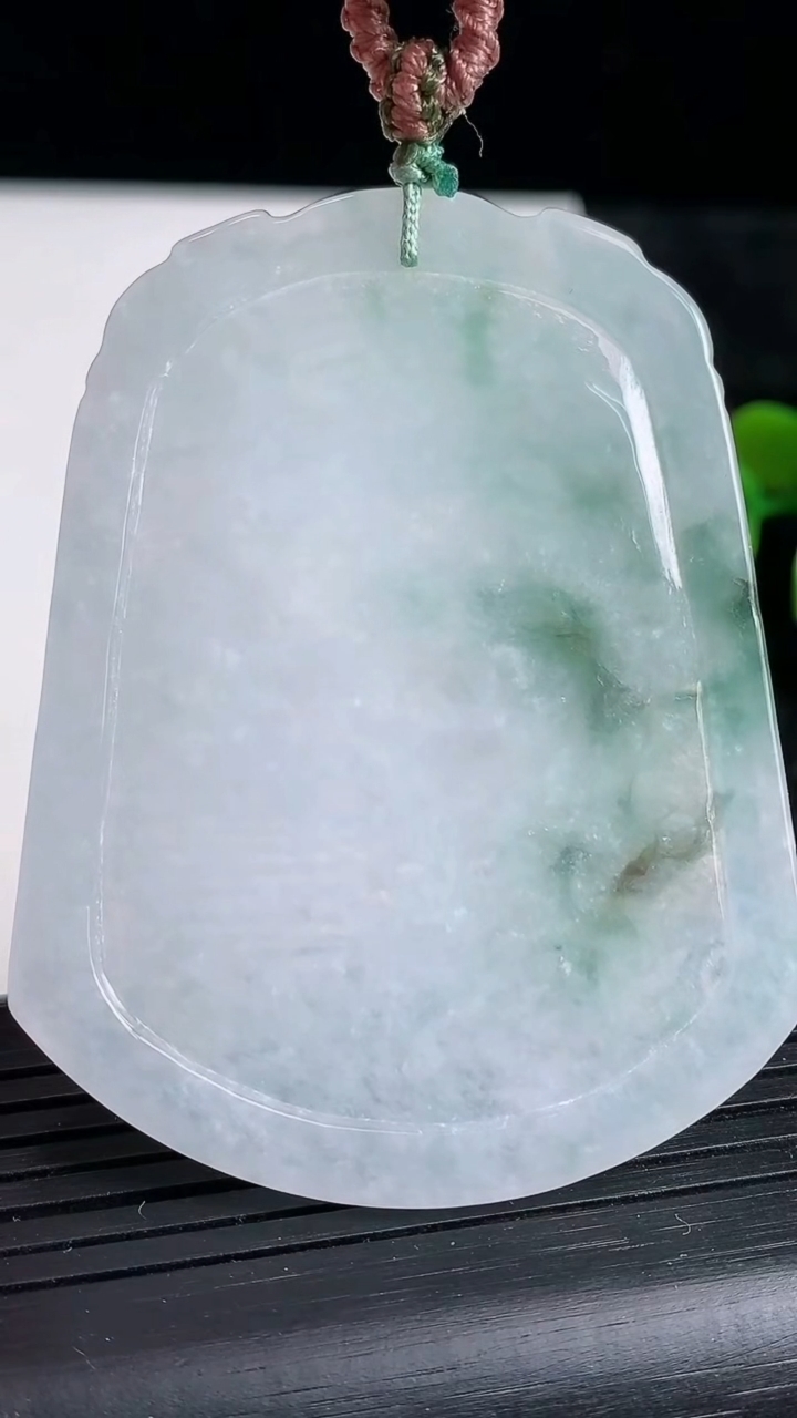 天然A货翡翠牌吊坠，尺寸59-46.2-3.7，重:25.81g
3月22日