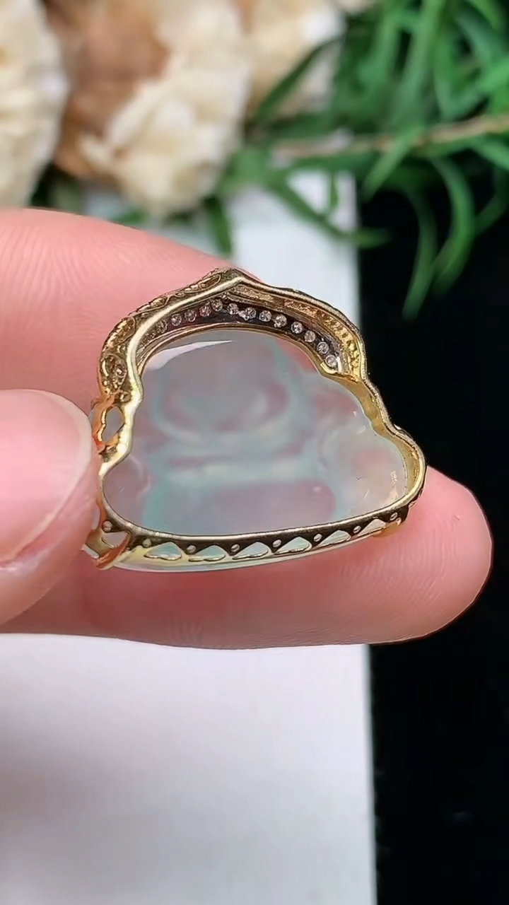 天然A货翡翠佛公吊坠，尺寸13.4-21.9-6.5，重量:3.01g
3月22日