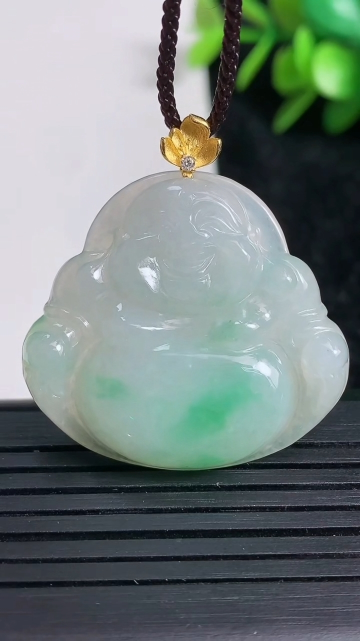 天然A货翡翠佛公吊坠尺寸31-34.1-5.8重量:9.85g
3月22日