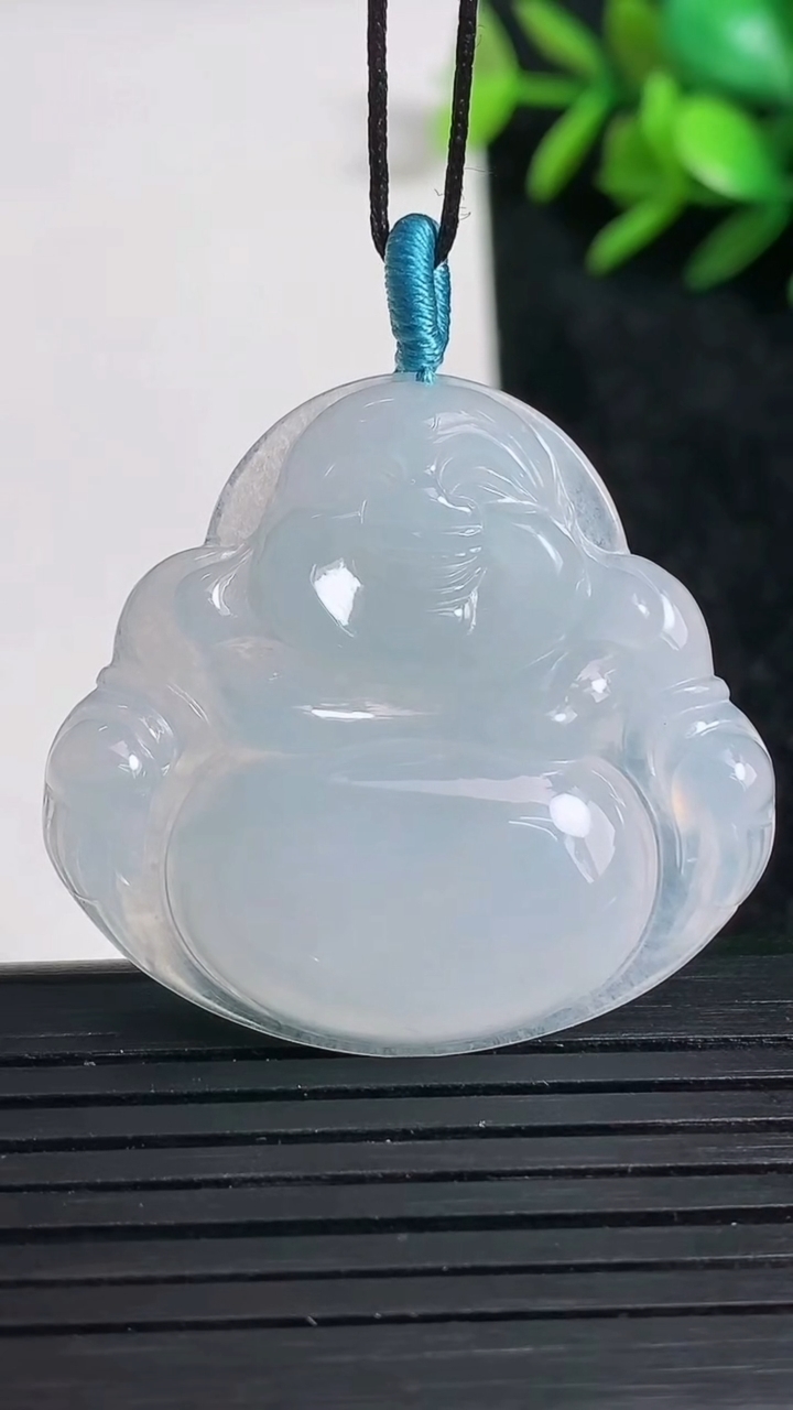 天然A货翡翠佛公吊坠尺寸34.3-36.9-5.9重量:10.80g
3月22日