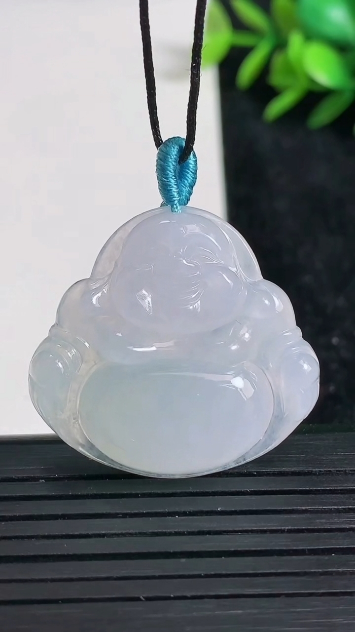 天然A货翡翠佛公吊坠尺寸29.9-31.8-5.8重量:8.48g
3月22日