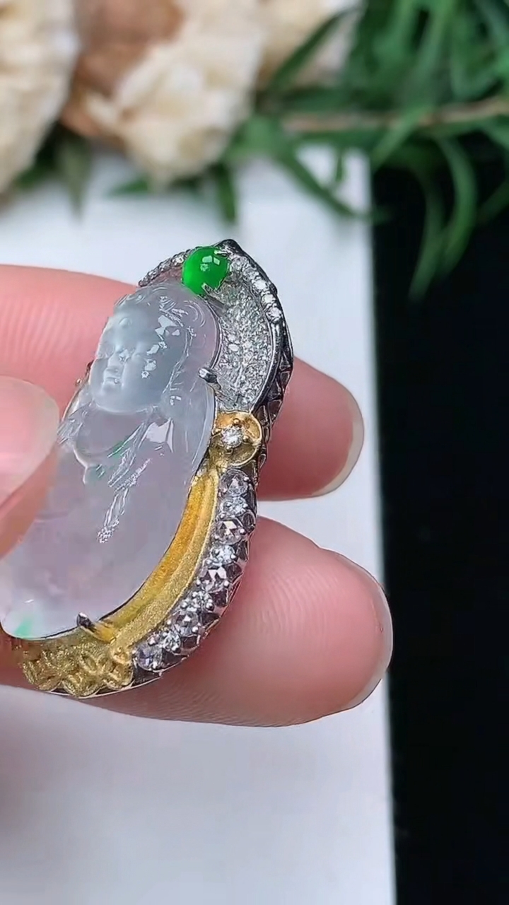 天然A货翡翠天使宝宝吊坠，尺寸27.6-18-9.8，裸石21.5-11，重量:6.15g
3月22日