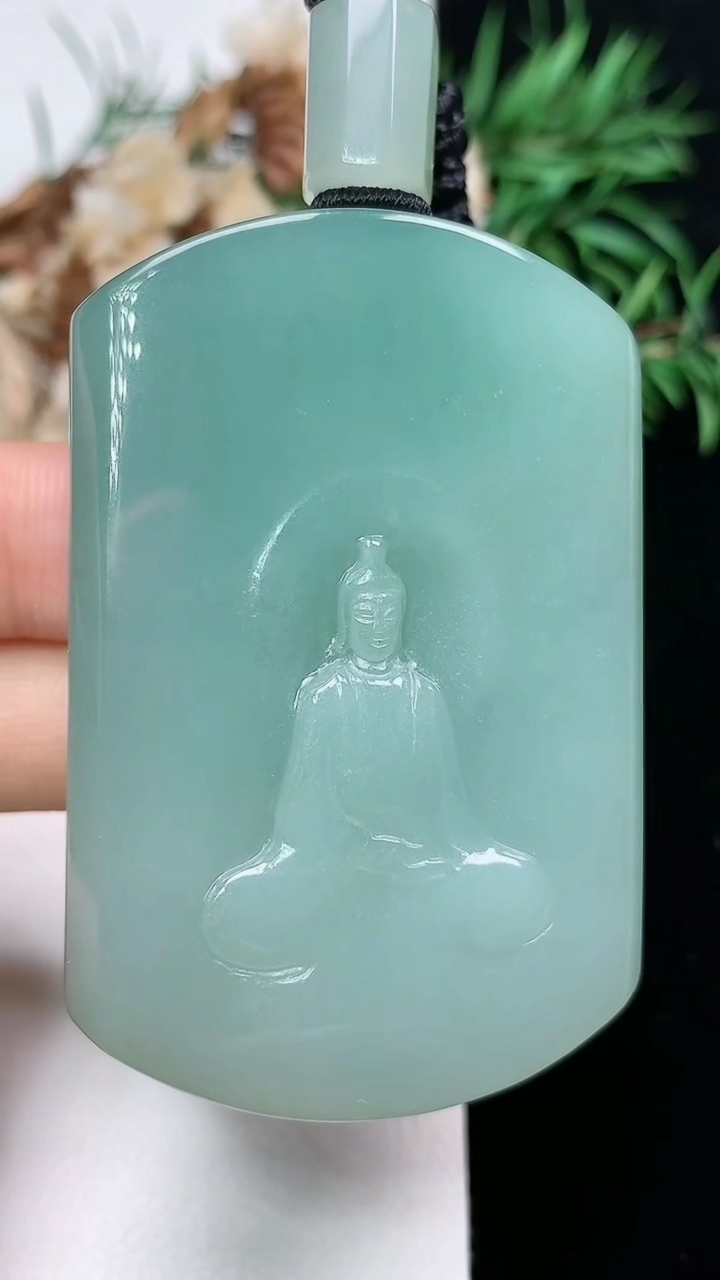 天然A货翡翠观音菩萨吊坠，尺寸54.4-36.2-12.9，重量:78.75g
3月22日