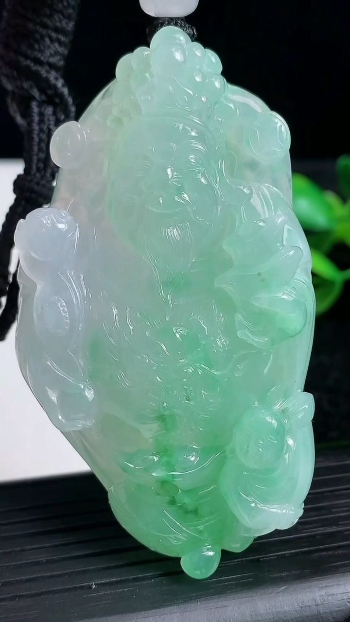 天然A货翡翠财神爷吊坠尺寸71.4-40.2-12.3重量:69.22g
3月22日