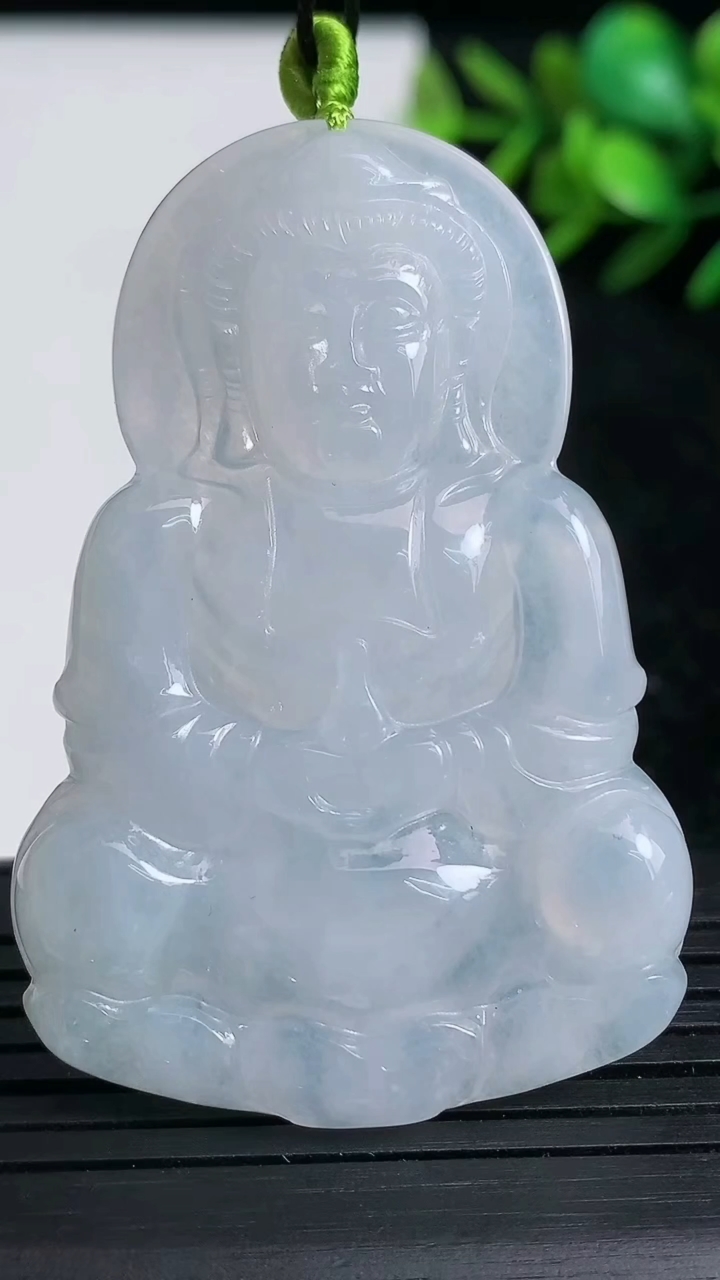 天然A货翡翠观音菩萨吊坠尺寸53.7-36.5-5重量:17.80g
3月22日