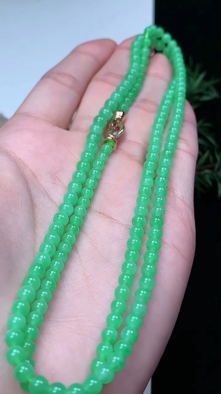 天然A货翡翠圆珠项链，尺寸4.2-162颗，重量:18.16g
3月22日