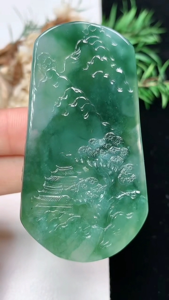 天然A货翡翠生肖虎吊坠，尺寸63.2-34.3-12.2，重量:52.77g
3月22日