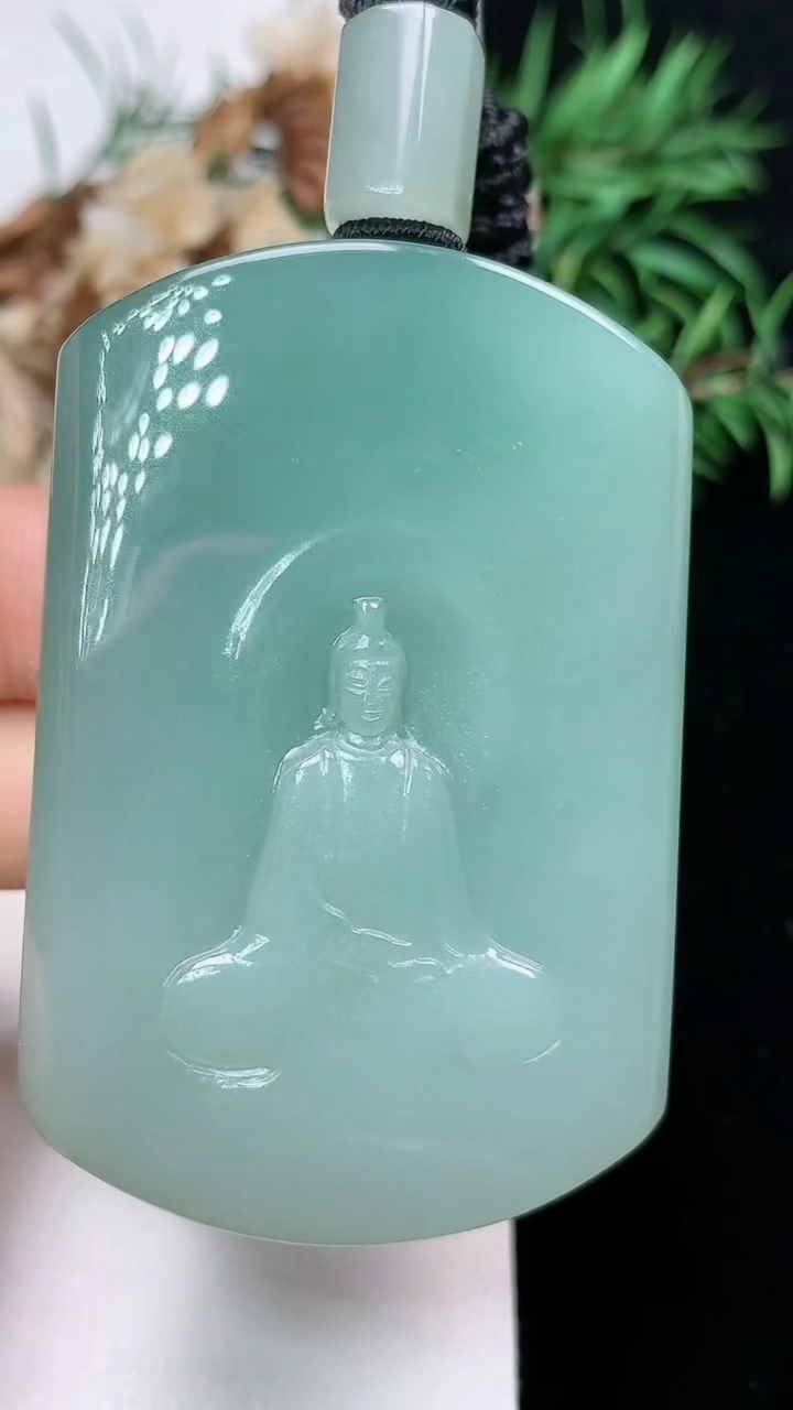 天然A货翡翠观音菩萨吊坠，尺寸54.4-36.2-12.9，重量:78.75g
3月22日